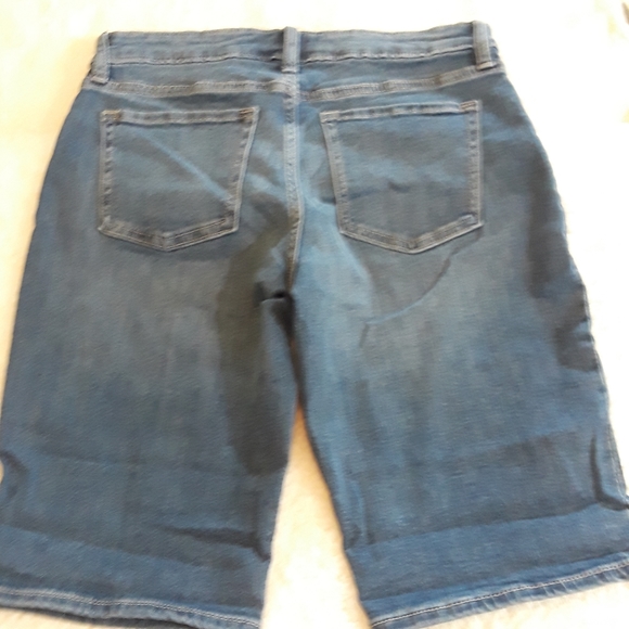 NWOT Gap Denim Sz 27 Mid-rise Jean Shorts - Picture 5 of 8